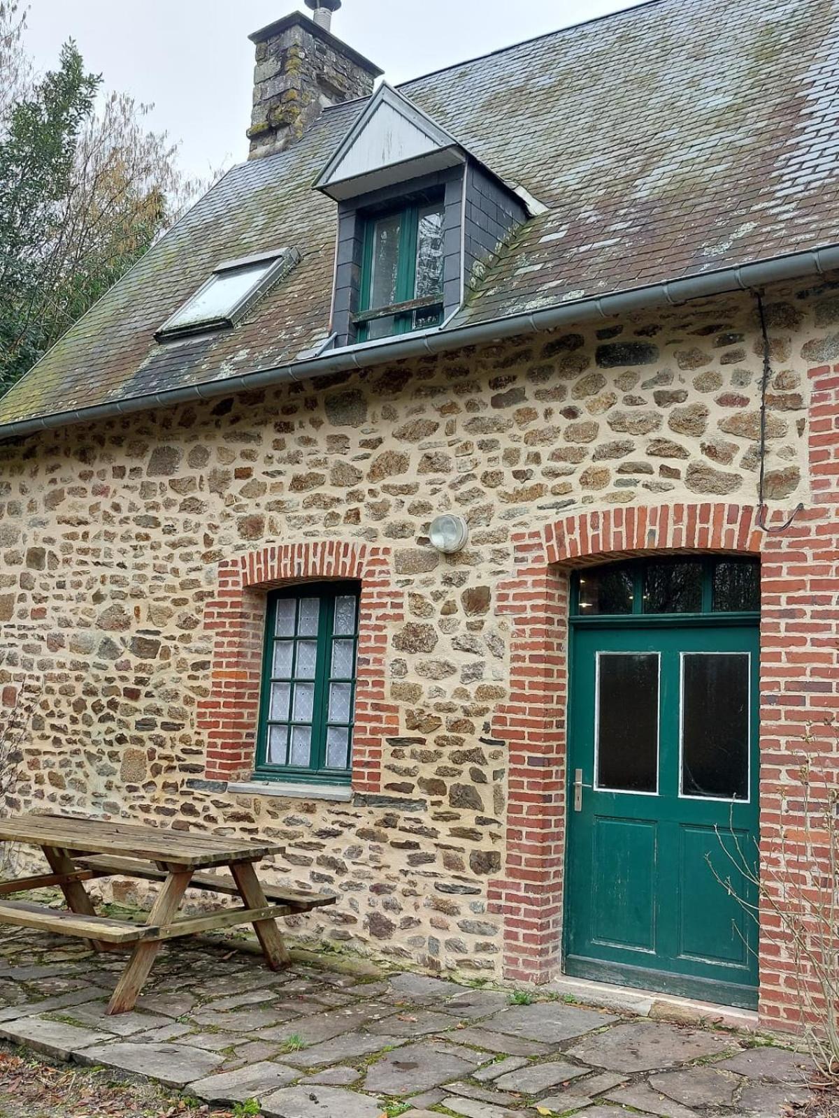 Вилла La Belangerie Saint-Loup  Экстерьер фото